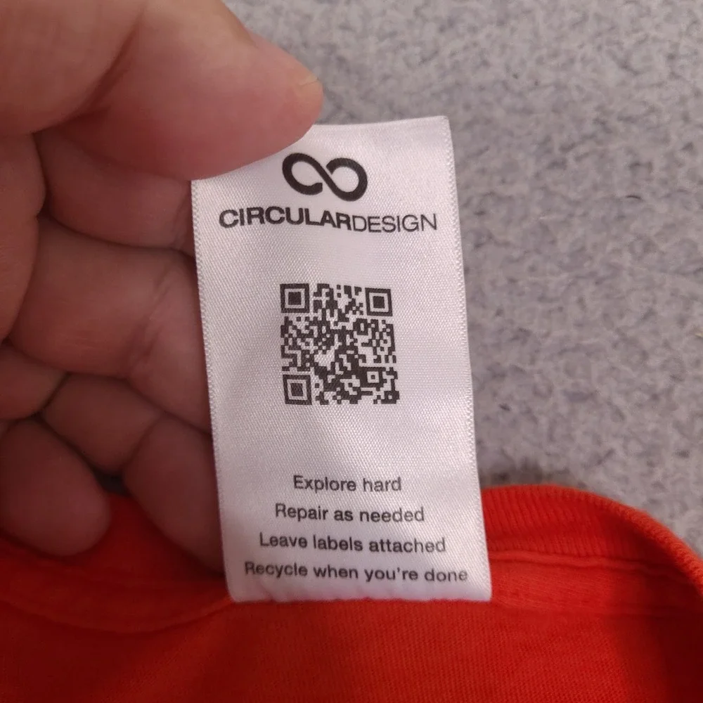 The North Face T-Shirt Mens Small Orange Circular Design Long Sleeve Graphic‎
